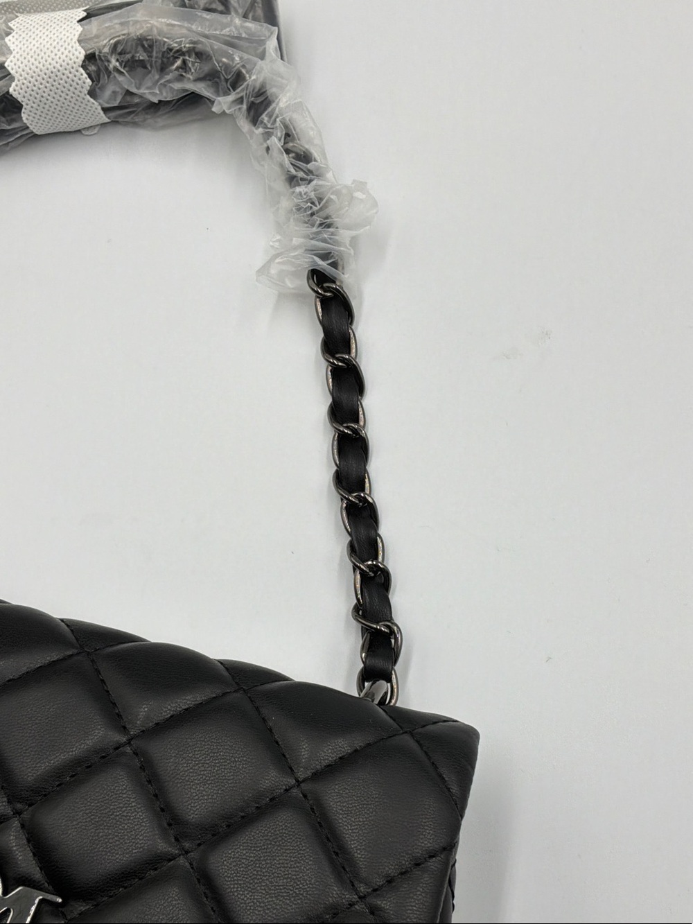 Badgley Mischka Quilted Black Shoulder Bag with Chain Strap - Picture 7 of 10